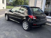 Gebraucht Peugeot 206 75 PS (55 kW) 2009 Schwarz Limousine