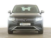 Gebraucht VW Tiguan Allspace Elegance 200 PS (147 kW) 2022 Deep black perleffekt SUV