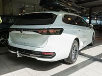 Gebraucht VW Passat Elegance 150 PS (110 kW) 2024 Weiß Kombi