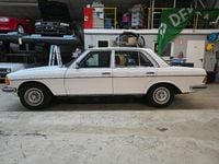 Brugt Mercedes E280 177 HK (130 kW) 1977 Hvid Sedan