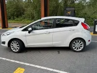 Gebraucht Ford Fiesta SE 121 PS (88 kW) 2013 Weiß Limousine