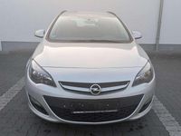 Gebraucht Opel Astra Edition 140 PS (102 kW) 2014 Argon silber/ice silver (m2) Kombi