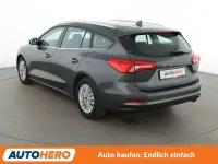 Gebraucht Ford Focus Titanium 120 PS (88 kW) 2018 Grau Kombi