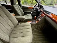 Gebraucht Mercedes 250 90 PS (66 kW) 1986 Gold Limousine