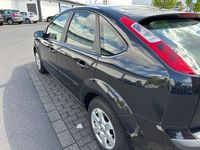 Second-hand Ford Focus 101 CP (74 kW) 2006 Negru Berlinǎ