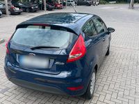 Gebraucht Ford Fiesta 60 PS (44 kW) 2012 Blau Kleinwagen