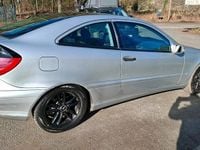 Gebraucht Mercedes C180 129 PS (94 kW) 2001 Silber Coupé