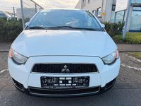 Gebraucht Mitsubishi Colt 75 PS (55 kW) 2012 Weiß Kleinwagen
