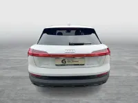 Gebraucht Audi e-tron S-Line 300 kW (408 PS) 2022 Gletscherweiß metallic (metallic) SUV