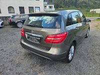 Gebraucht Mercedes B200 156 PS (114 kW) 2013 Gold Van / Kleinbus