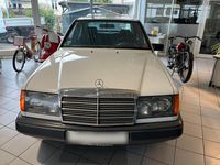 Gebraucht Mercedes E260 160 PS (117 kW) 1987 Weiß Limousine