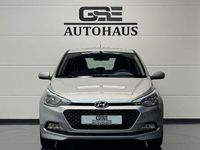 Gebraucht Hyundai i20 Classic 75 PS (55 kW) 2015 Silber Limousine