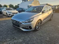 Gebraucht Hyundai i30 Trend 120 PS (88 kW) 2023 Shimmering silver / met Kleinwagen