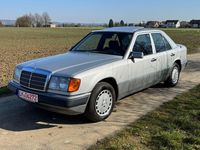 Gebraucht Mercedes E230 132 PS (97 kW) 1989 Gold Limousine