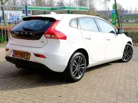 Gebraucht Volvo V40 122 PS (89 kW) 2017 Weiß Limousine