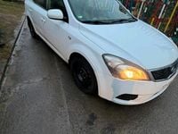 Gebraucht Kia Ceed 105 PS (77 kW) 2012 Weiß Kleinwagen