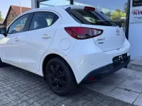 Gebraucht Mazda 2 Center-Line 75 PS (55 kW) 2015 Satinweiss metallic Kleinwagen