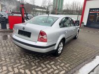 Gebraucht VW Passat 131 PS (96 kW) 2002 Silber Limousine