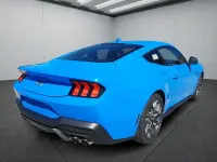 Neu Ford Mustang GT 446 PS (328 kW) 2025 Blau Coupé