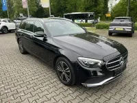 Gebraucht Mercedes E220 Avantgarde 200 PS (147 kW) 2022 Schwarz Limousine