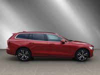 Gebraucht Volvo V60 Core 197 PS (144 kW) 2024 Rot metallic Kombi