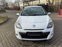 Gebraucht Renault Clio II Dynamique 75 PS (55 kW) 2009 Weiß Limousine