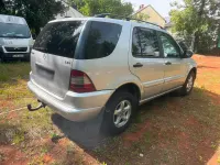 Gebraucht Mercedes ML270 163 PS (119 kW) 2003 Grau SUV