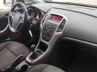 Używany Opel Astra 140 KM (102 kW) 2012 Srebrny Sedan/Limuzyna