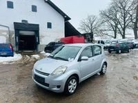 Gebraucht Daihatsu Sirion 69 PS (50 kW) 2010 Silber Kleinwagen