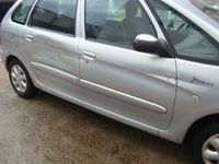 Gebraucht Citroën Xsara Picasso Tonic 116 PS (85 kW) 2004 Silber metallic Van / Kleinbus