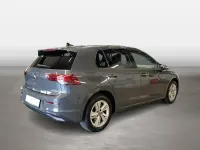 Gebraucht VW Golf VIII Life 131 PS (96 kW) 2023 Delfingrau Limousine