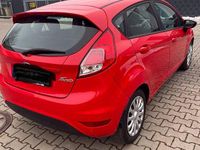 Gebraucht Ford Fiesta Trend 60 PS (44 kW) 2016 Rot Kleinwagen