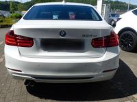 Gebraucht BMW 325 Sport Line 218 PS (160 kW) 2014 Weiß Limousine