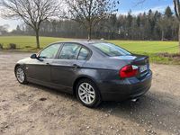 Gebraucht BMW 320 170 PS (125 kW) 2007 Grau Limousine