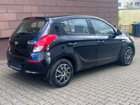 gebraucht Hyundai i20 1,2 Benziner 01632267859 TÜV 9/2025