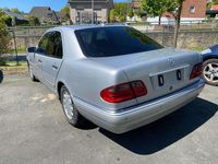 Gebraucht Mercedes E240 Elegance 170 PS (125 kW) 1998 Grau Limousine