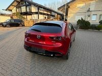 Gebraucht Mazda 3 116 PS (85 kW) 2019 Rot Limousine