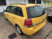 Gebraucht Opel Zafira Edition 101 PS (74 kW) 2008 Sonderfarbe sonnengelb Van / Kleinbus