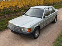 Gebraucht Mercedes 190 122 PS (89 kW) 1983 Silber Limousine