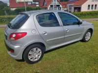 Gebraucht Peugeot 206 Basis 75 PS (55 kW) 2009 Aluminiumgrau/metallic Kleinwagen