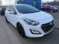 Gebraucht Hyundai i30 Trend 135 PS (99 kW) 2016 Weiß Kombi