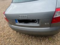 gebraucht Audi A4 2.0 aus 1.Hand mit Lack und Blechschäden