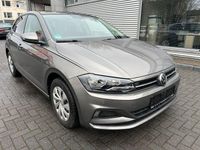 Gebraucht VW Polo Comfortline 95 PS (69 kW) 2019 Limestone grey Limousine