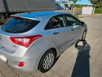 Gebraucht Hyundai i30 99 PS (72 kW) 2012 Silber Limousine