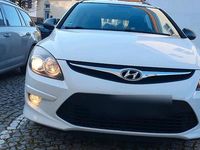 Gebraucht Hyundai i30 108 PS (79 kW) 2010 Weiß Kombi