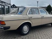 Gebraucht Mercedes E230 136 PS (100 kW) 1982 Beige Limousine