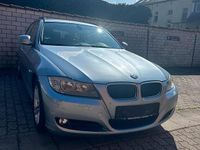 Gebraucht BMW 318 143 PS (105 kW) 2010 Blau Kombi