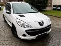Gebraucht Peugeot 206 75 PS (55 kW) 2009 Weiß Limousine