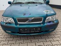 Gebraucht Volvo V40 136 PS (100 kW) 2001 Grün Kombi