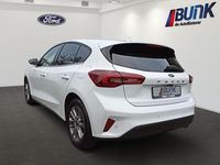 Gebraucht Ford Focus Titanium 125 PS (91 kW) 2024 Frozen white (pn3gz Limousine